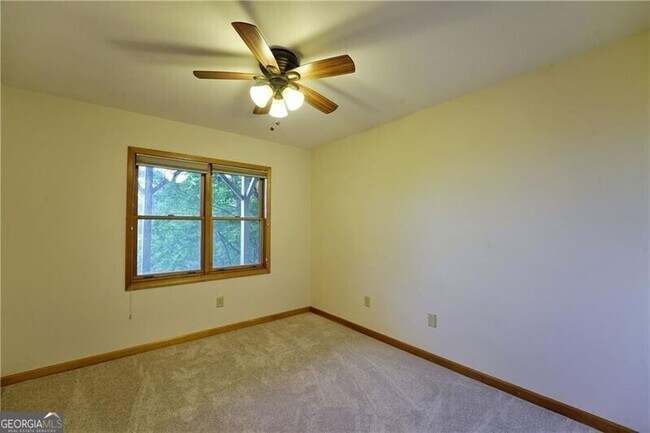 Building Photo - 127 Columbine Dr