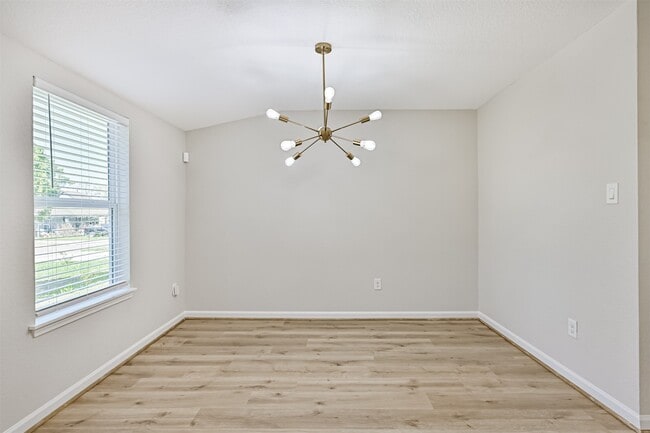 Building Photo - 611 Munger St