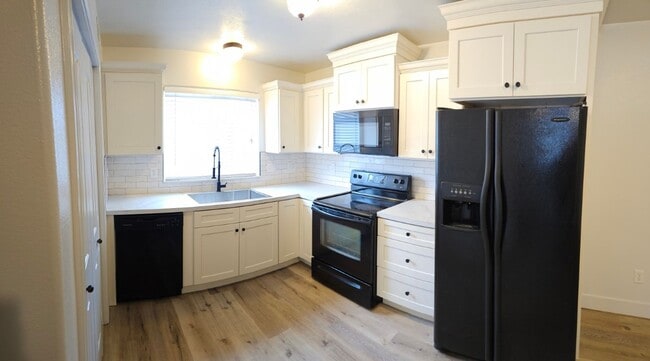Building Photo - 576 Sunflower Rd