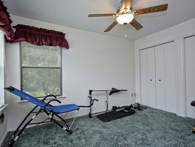 Building Photo - BEAUTIFUL 4 BEDROOM / 2.5 BATH HOME IN MAPLE RUN - FURNISHED