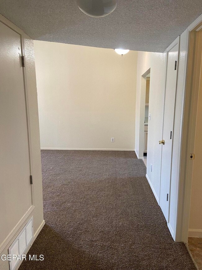 Building Photo - 591 Bartlett Dr