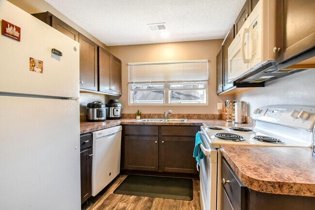 Building Photo - 1107 Huntmaster Terrace NE