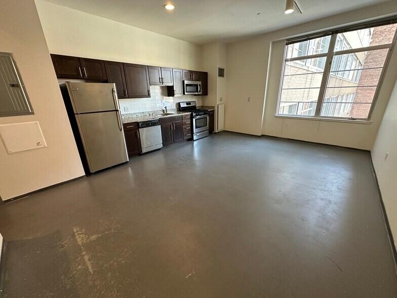Building Photo - 379 Harrison Ave