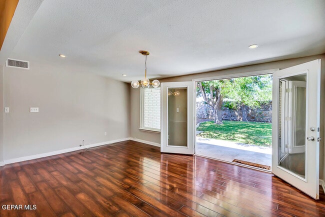 Building Photo - 9208 Shaver Dr