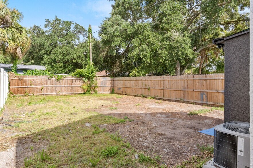 Building Photo - 2218 E 20th Ave
