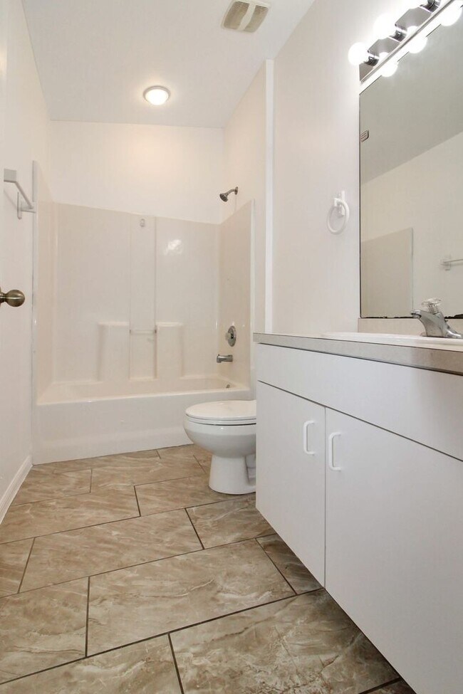 Building Photo - North Port Annual Home for Rent