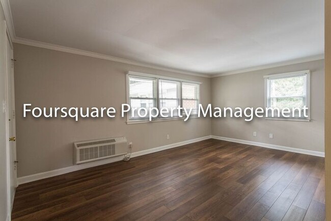 Building Photo - 2nd Floor Condo | Washer/Dryer | One Assig...