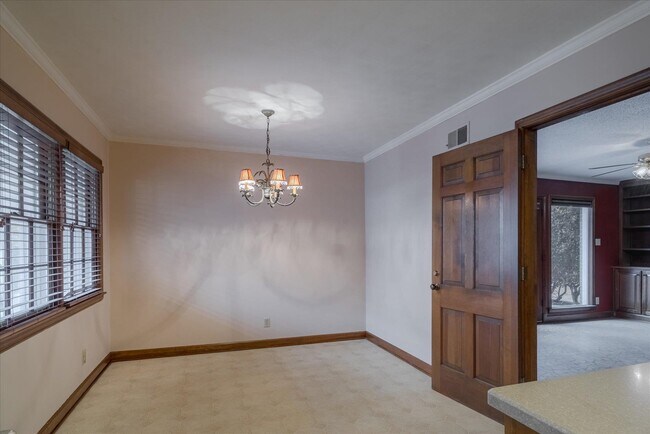 Building Photo - 356 Perkins Extd