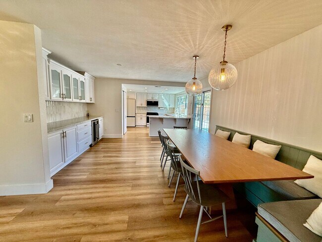 Building Photo - 310 Creekside Ct