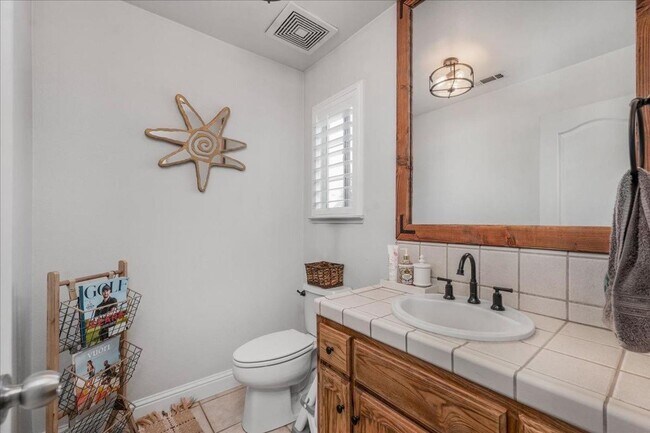 Building Photo - Beautiful North Clovis 3/2.5 Home in Gated Community