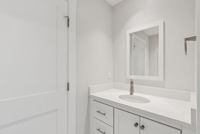 Building Photo - 2 Hoxton Ln