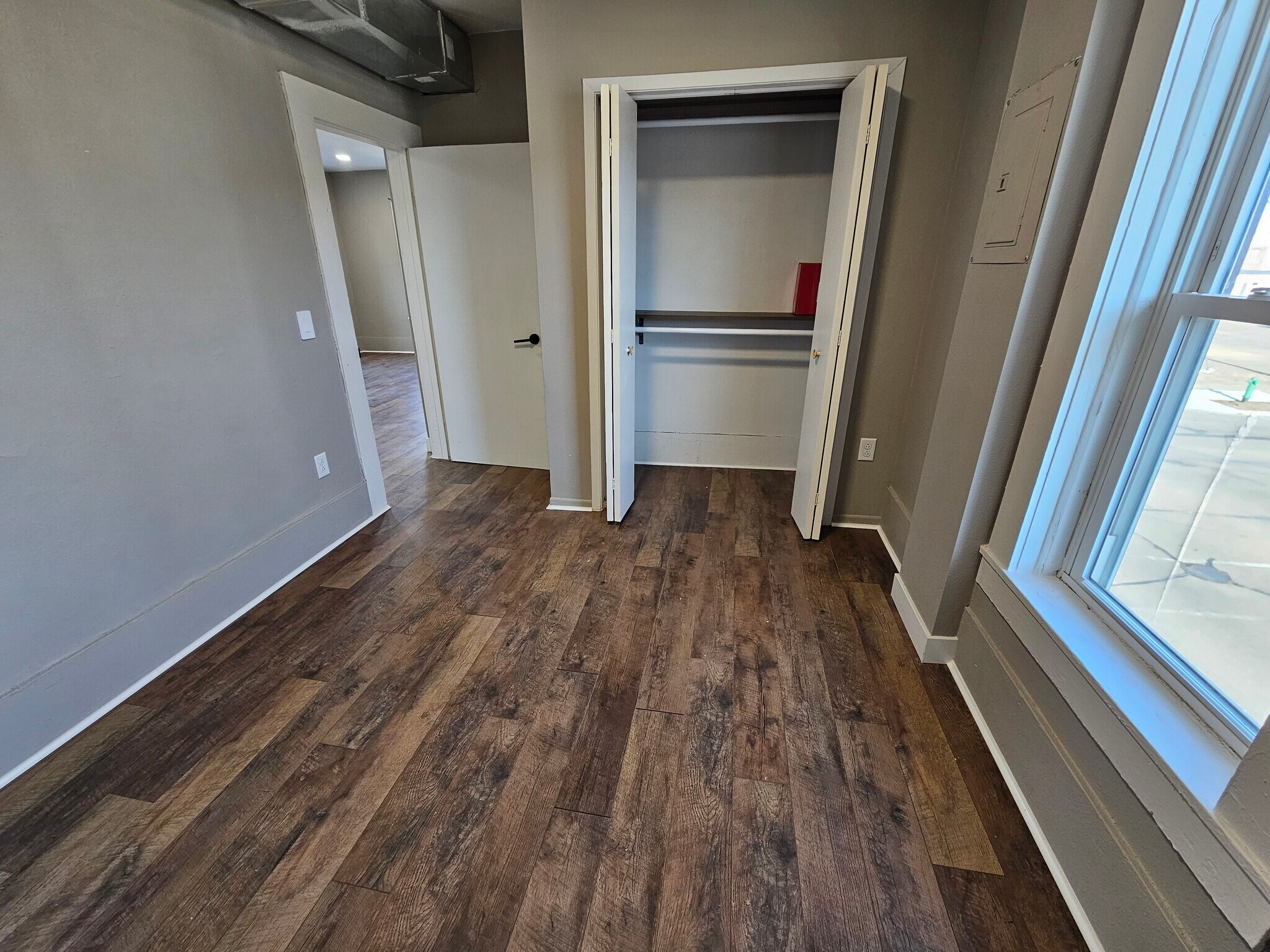 Bedroom 1 + closet - 502 Bay St