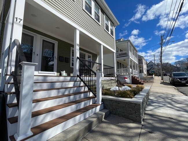 Building Photo - 15 Woods Ave