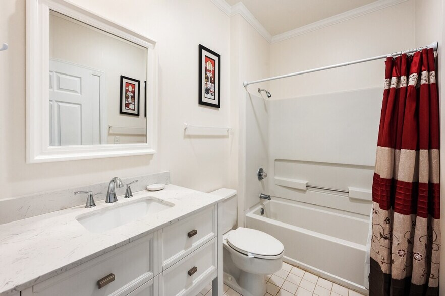 Building Photo - 235 Golden Bear Dr