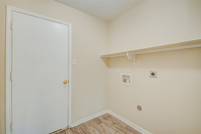 Building Photo - 16145 Sun View Ln