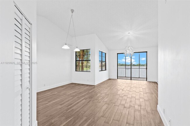 Building Photo - 15569 N Miami Lakeway