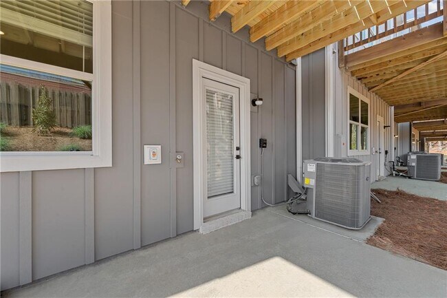 Building Photo - 3571 Overlook Rd NW