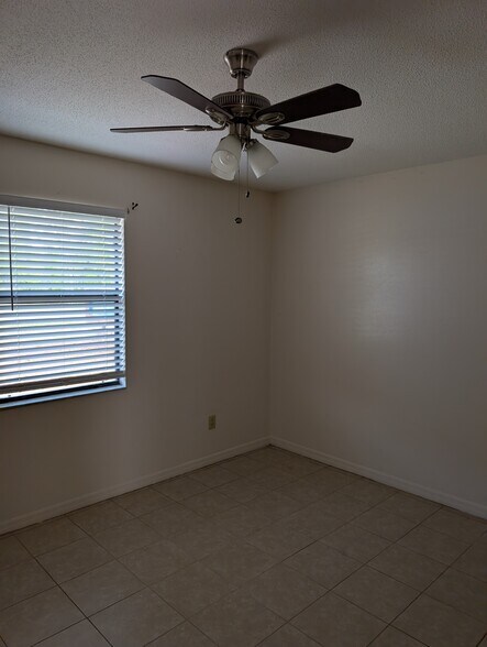 Building Photo - 371 NW Lake City Ave