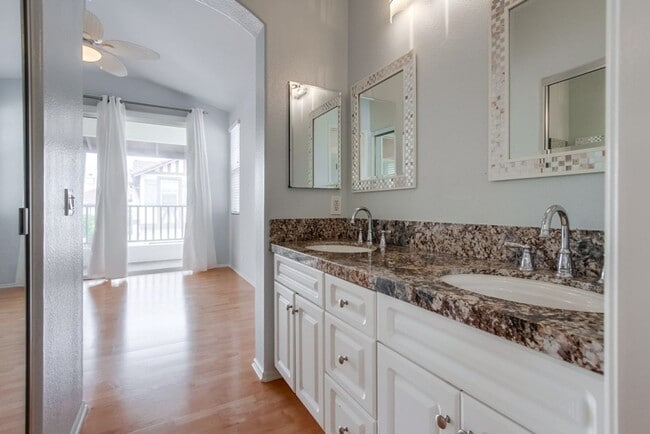 Building Photo - ***Available for move in on June 30, 2025*...