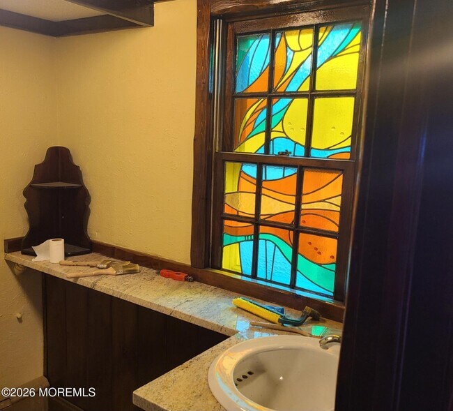 Building Photo - 634 Point Ave