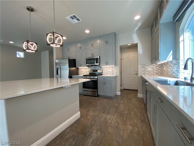 Building Photo - 6357 Luna Rosa Ave