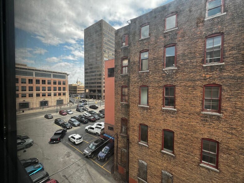 Primary Photo - 110 Walton St