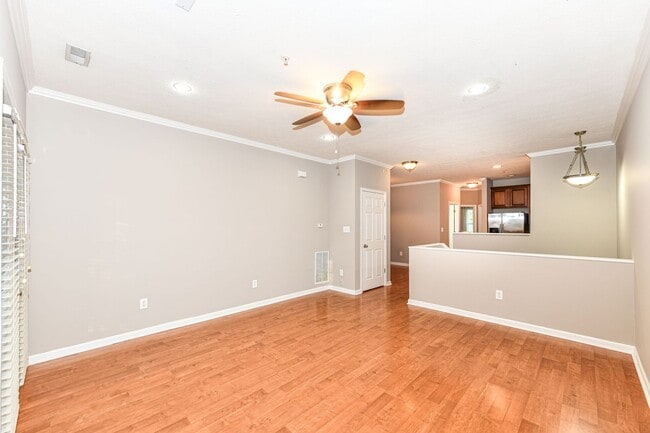 Building Photo - 2 Bed 2 Bath Townhome in Broad Ripple! Nature Trails!