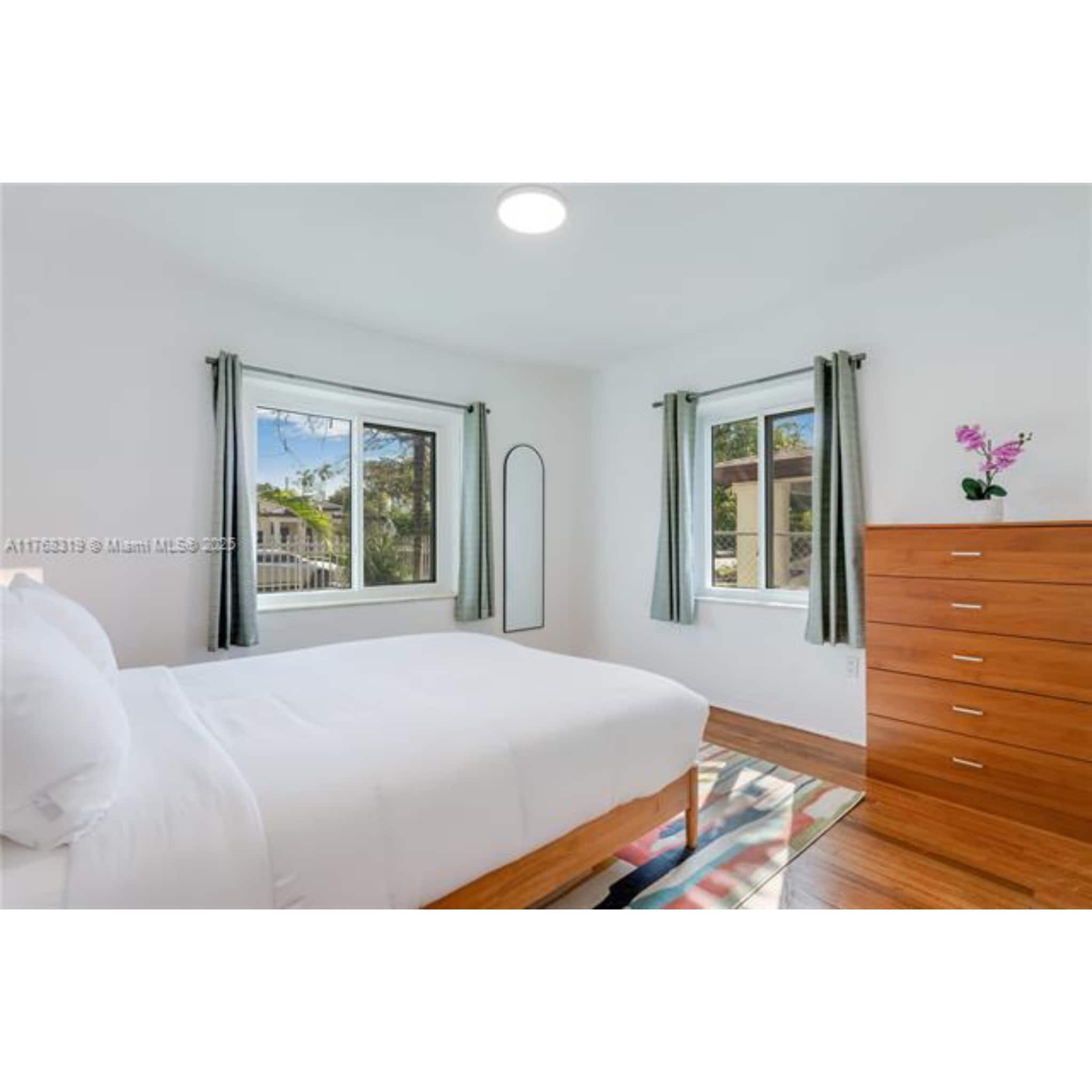 Building Photo - 820 SW 26th Rd