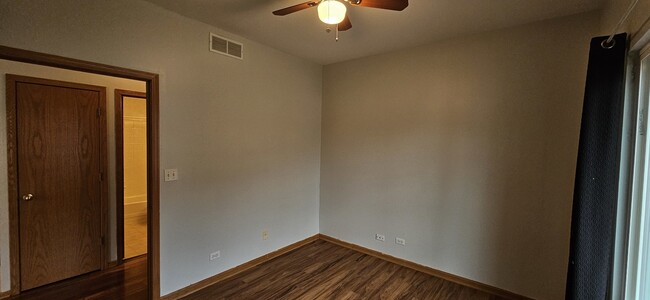 Building Photo - 1036 Woodview Ct