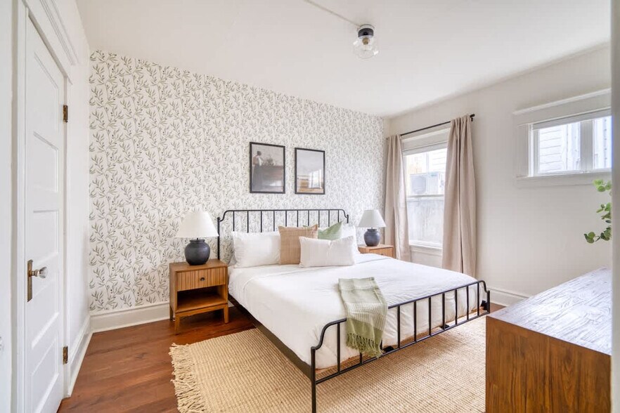 Building Photo - 1036 SE 12th Ave