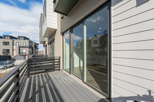 Building Photo - 2663 Nicholas Wy