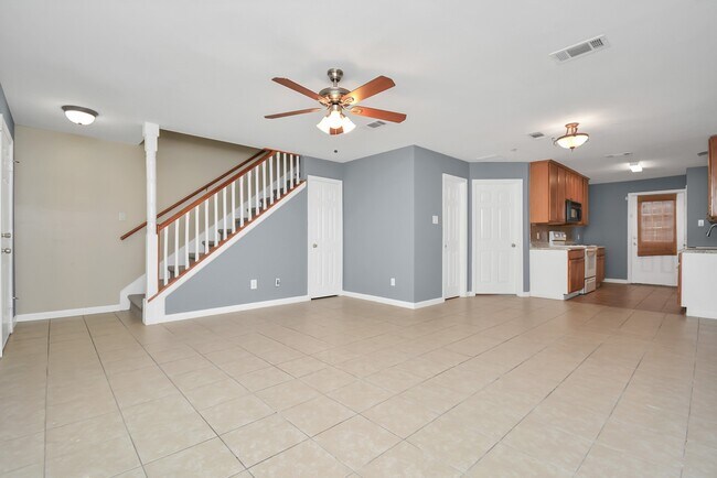 Building Photo - 11899 Algonquin Dr