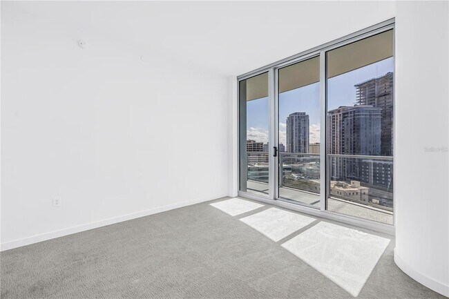 Building Photo - 400 Central Ave