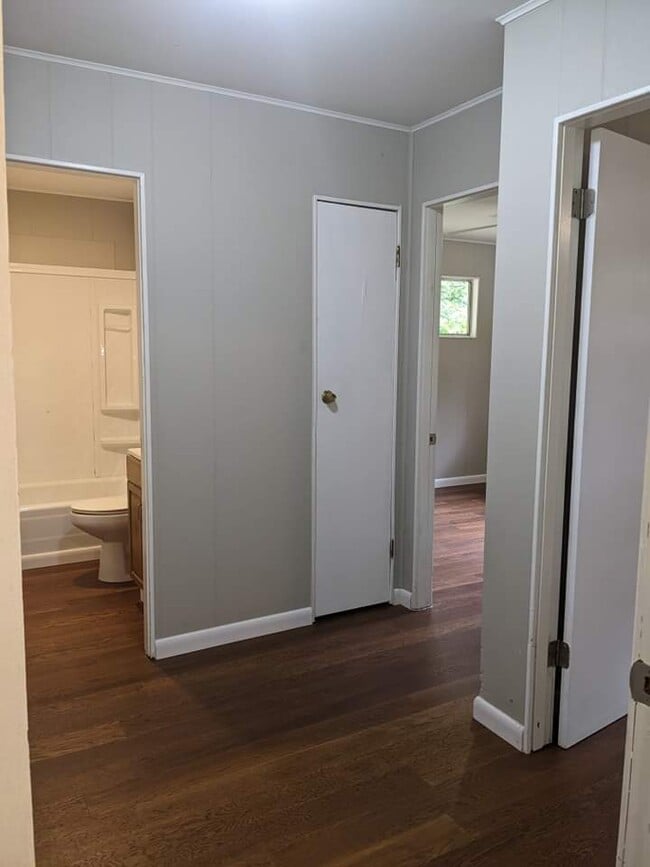 Building Photo - 1317 Moss Hill Dr