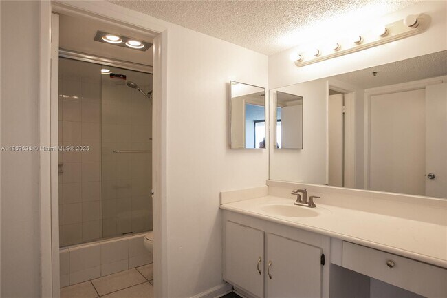 Building Photo - 20505 E Country Club Dr