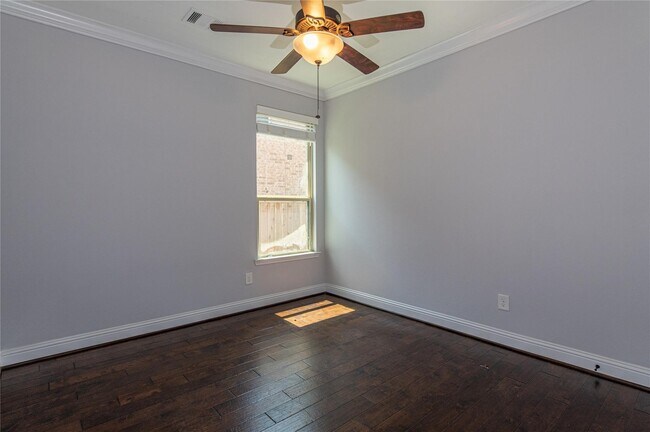 Building Photo - 7 Whispering Thicket Pl