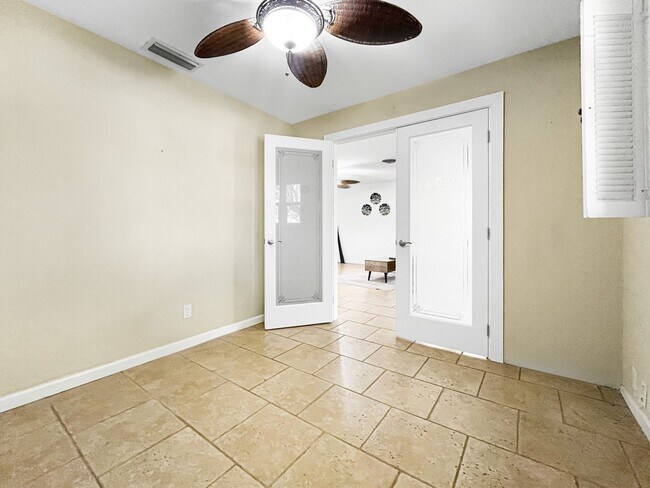 Building Photo - Unfurnished Harbor Hills Home with Creek Views – 3 Bed | 2 Bath