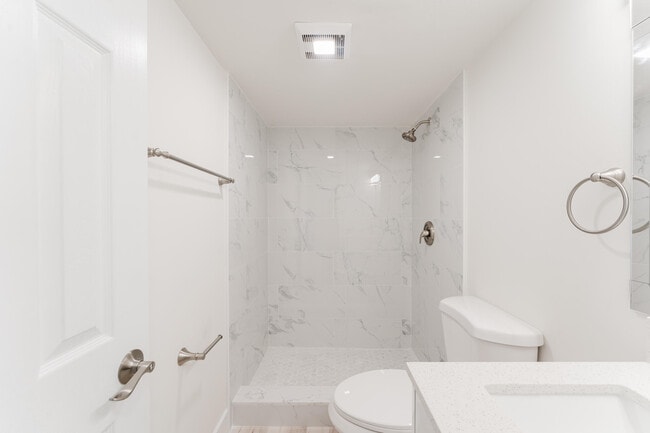 Building Photo - 323 Spanish River Blvd