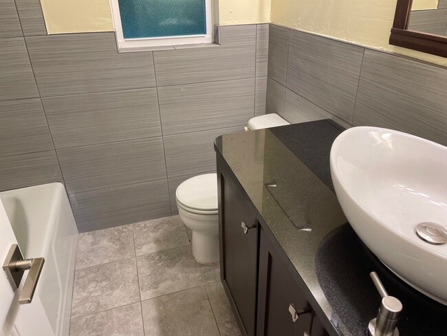 Building Photo - 2601 Rippee Rd