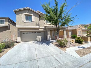 Building Photo - Spacious 4BED/3BATH Home Located in North Las Vegas Enjoy Rent-Free Holidays!