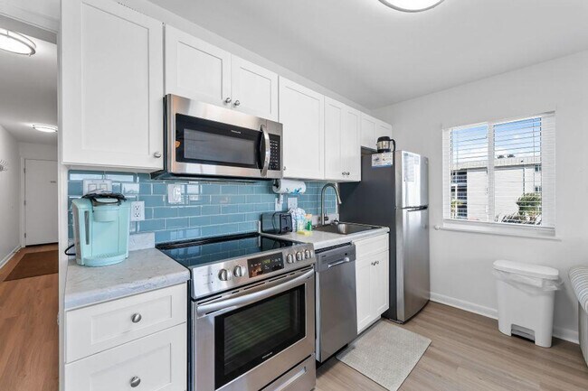 Building Photo - 400 Plantation Rd