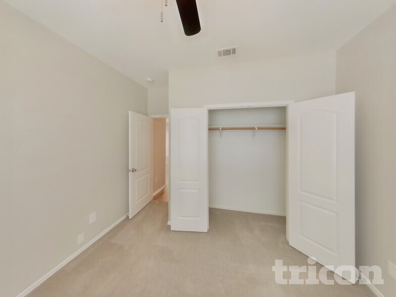 Building Photo - 207 Moonlight Dr