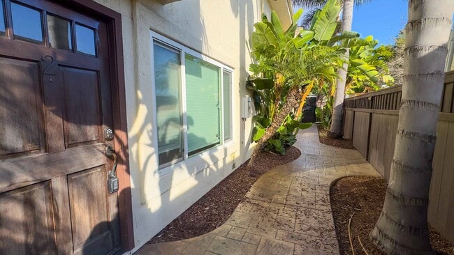 Building Photo - Enjoy Half Off Your First Month's Rent! 3-bedroom, 2.5-bath Split-Level Condo