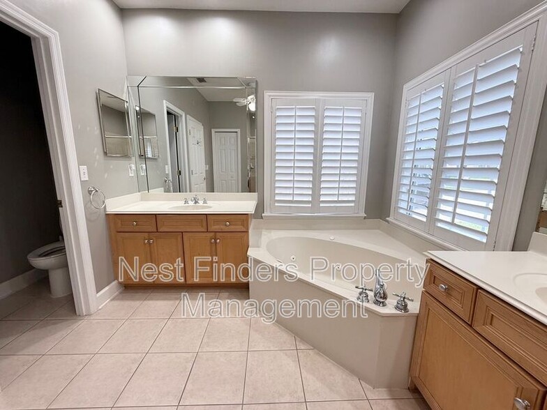Building Photo - 7860 Turnstone Cir E
