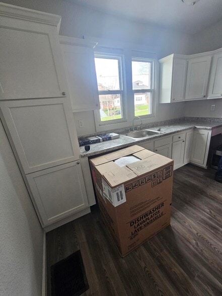 Building Photo - 628 W Elm St