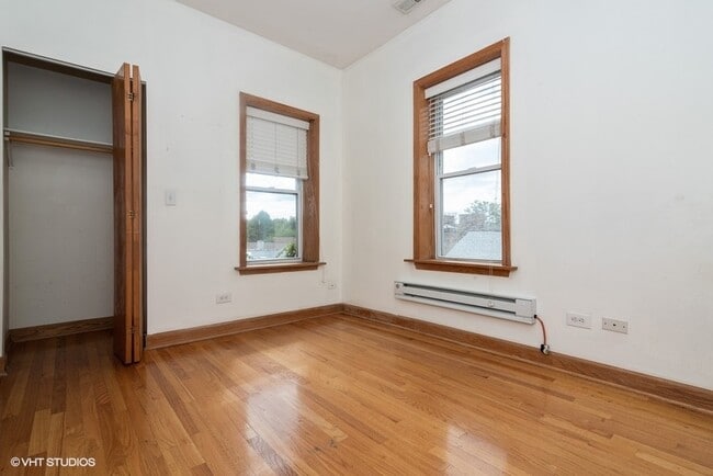 Building Photo - 819 S Carpenter St