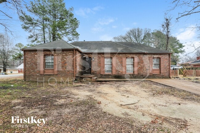 Building Photo - 3900 Hermitage Dr