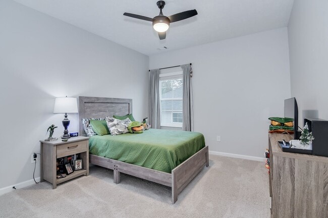 Building Photo - Haynes Station - 4 Bedroom 2.5 Bath