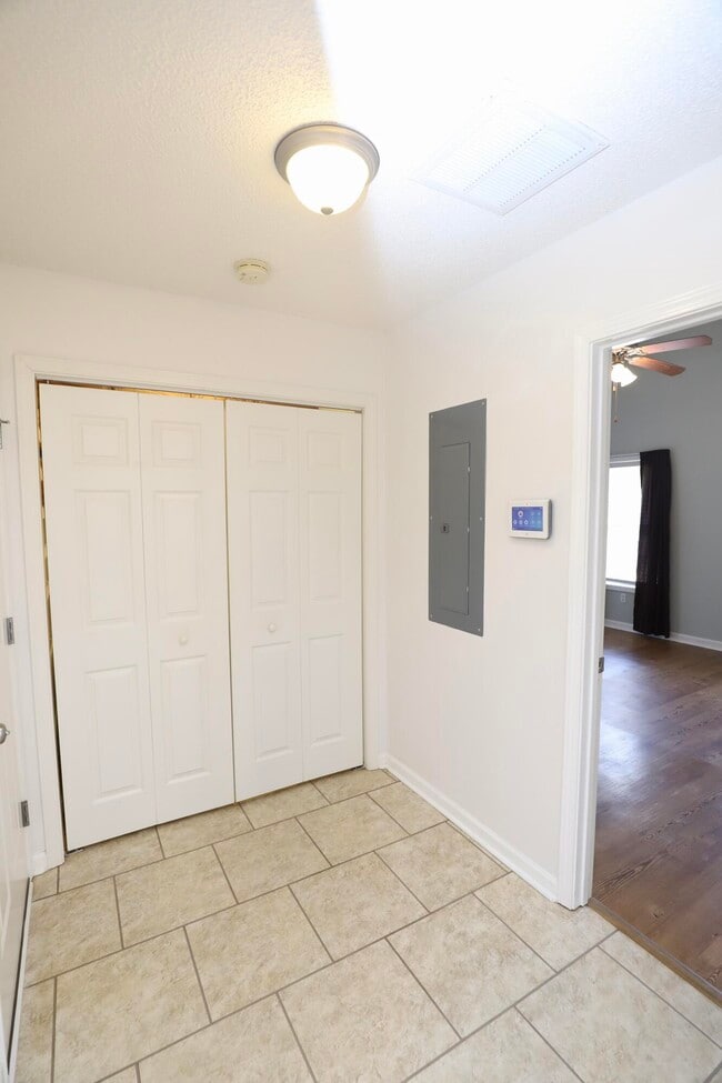 Building Photo - 3065 Temple Rd