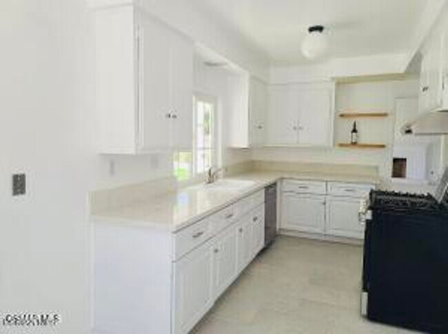 Building Photo - Don't miss this beautifully maintained 5-b...